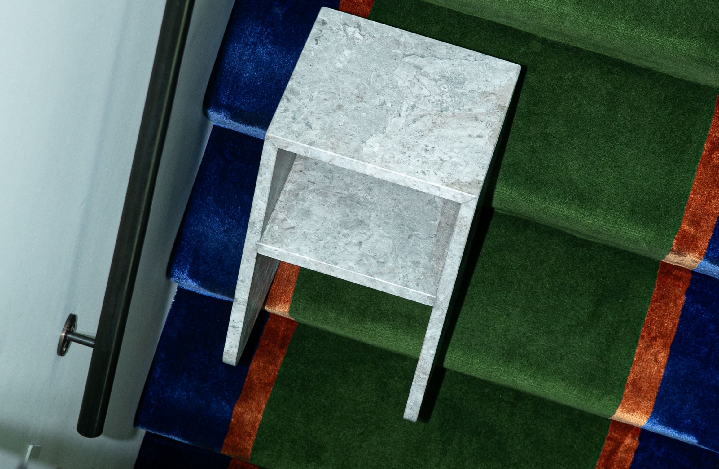 Curva Piccolo Side Table in Tundra Grey Marble