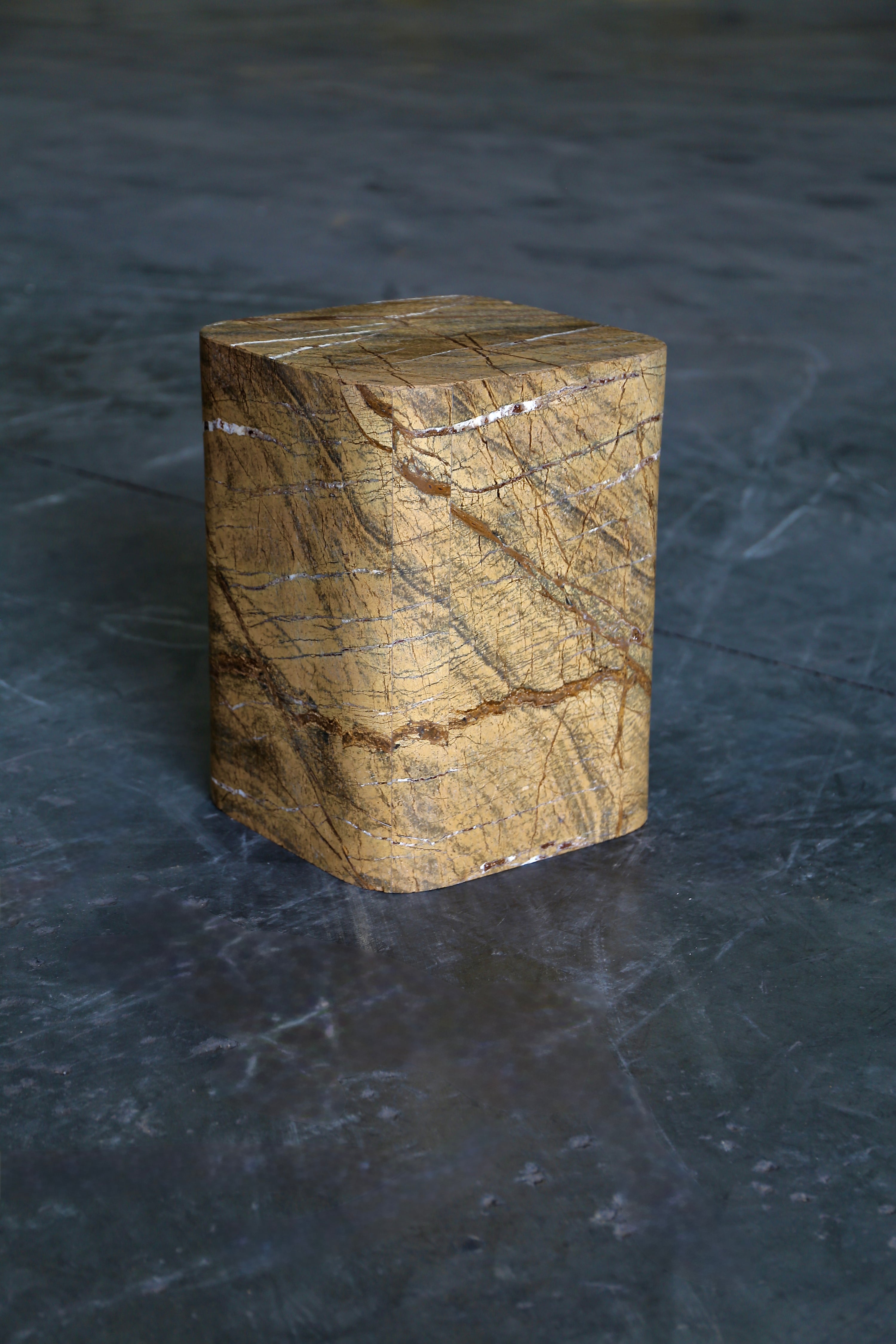 Piccola Plinth