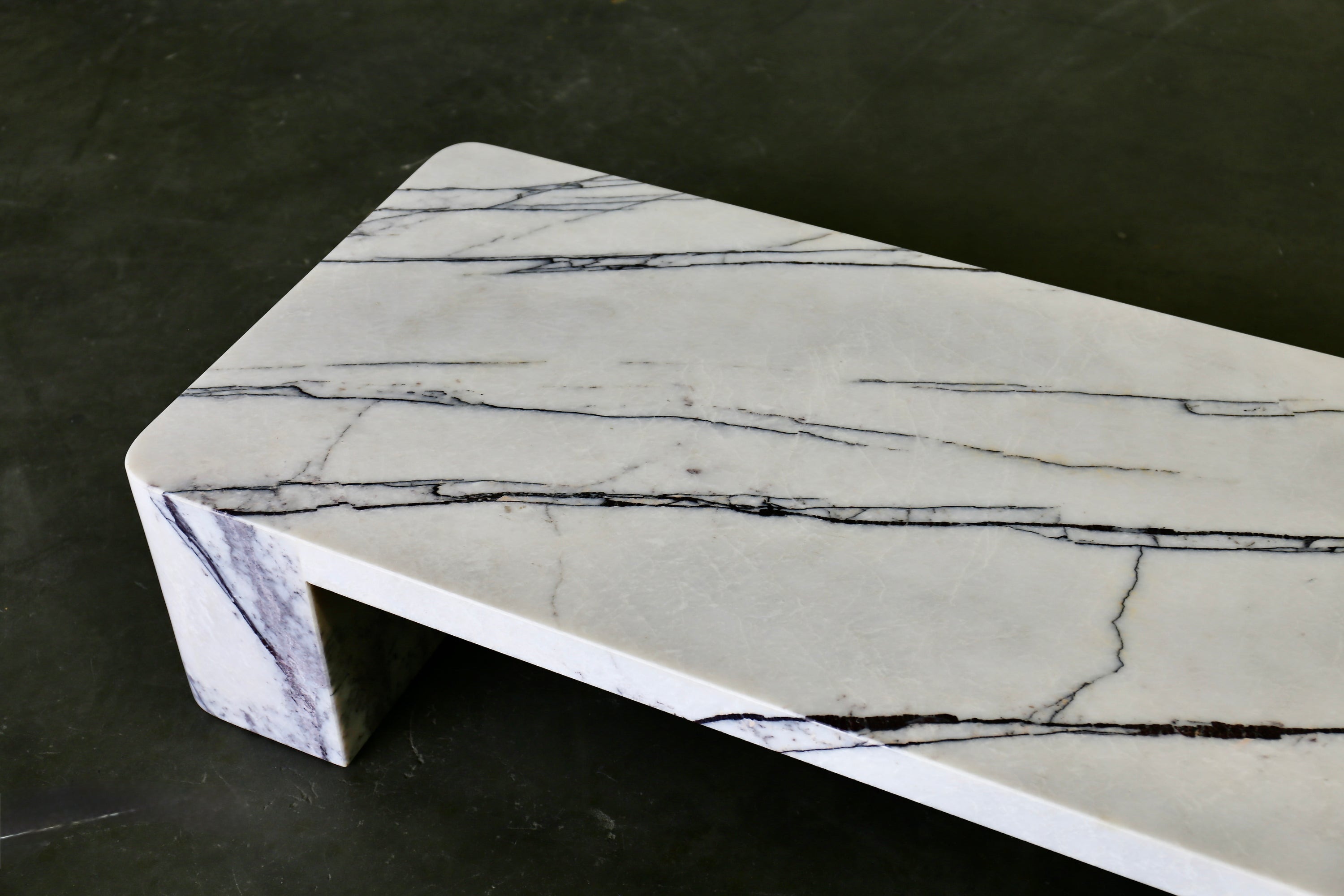 Sokkel Cut Coffee Table