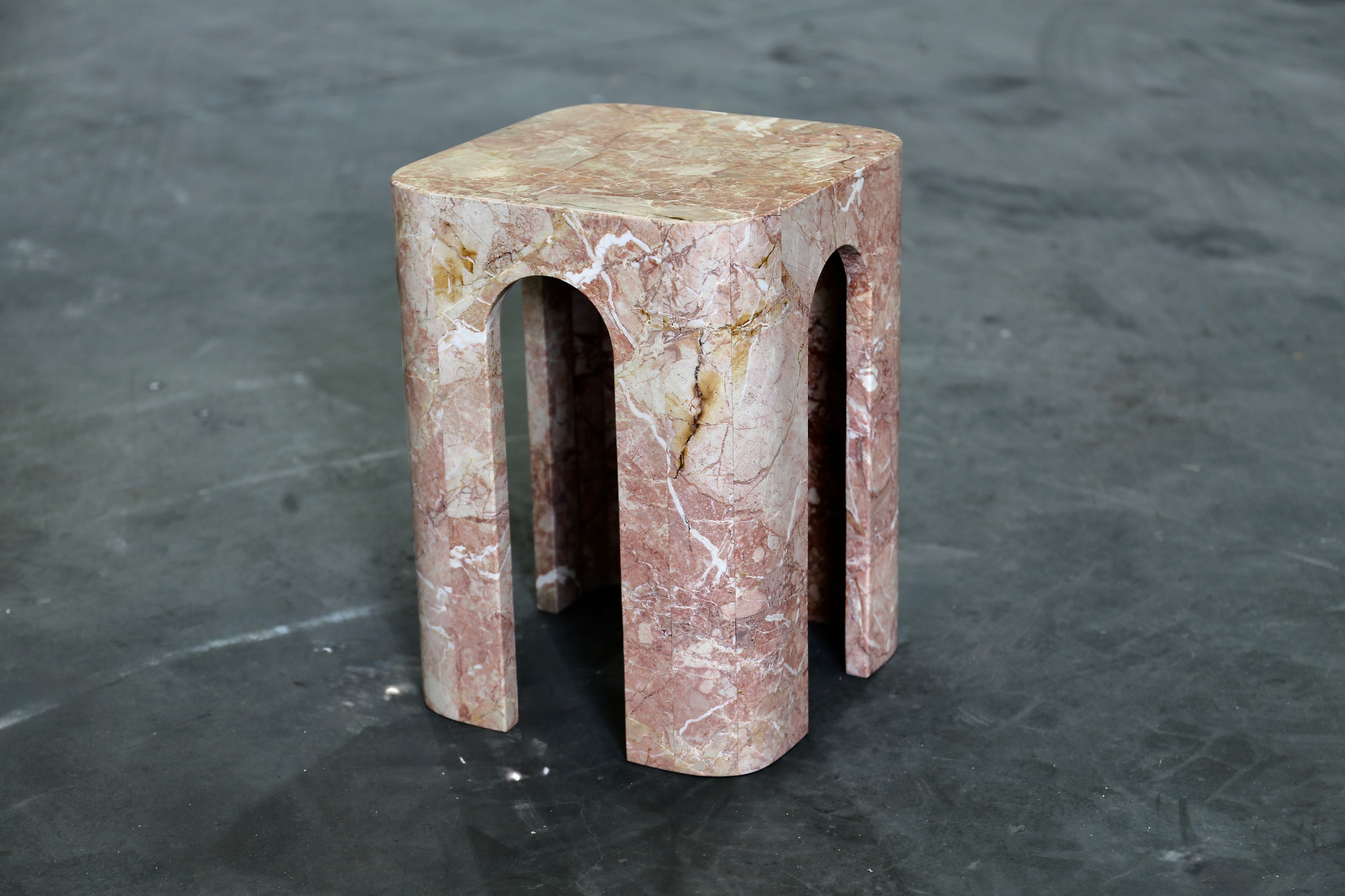 Piccola Arco Pink Tiebero Side Table