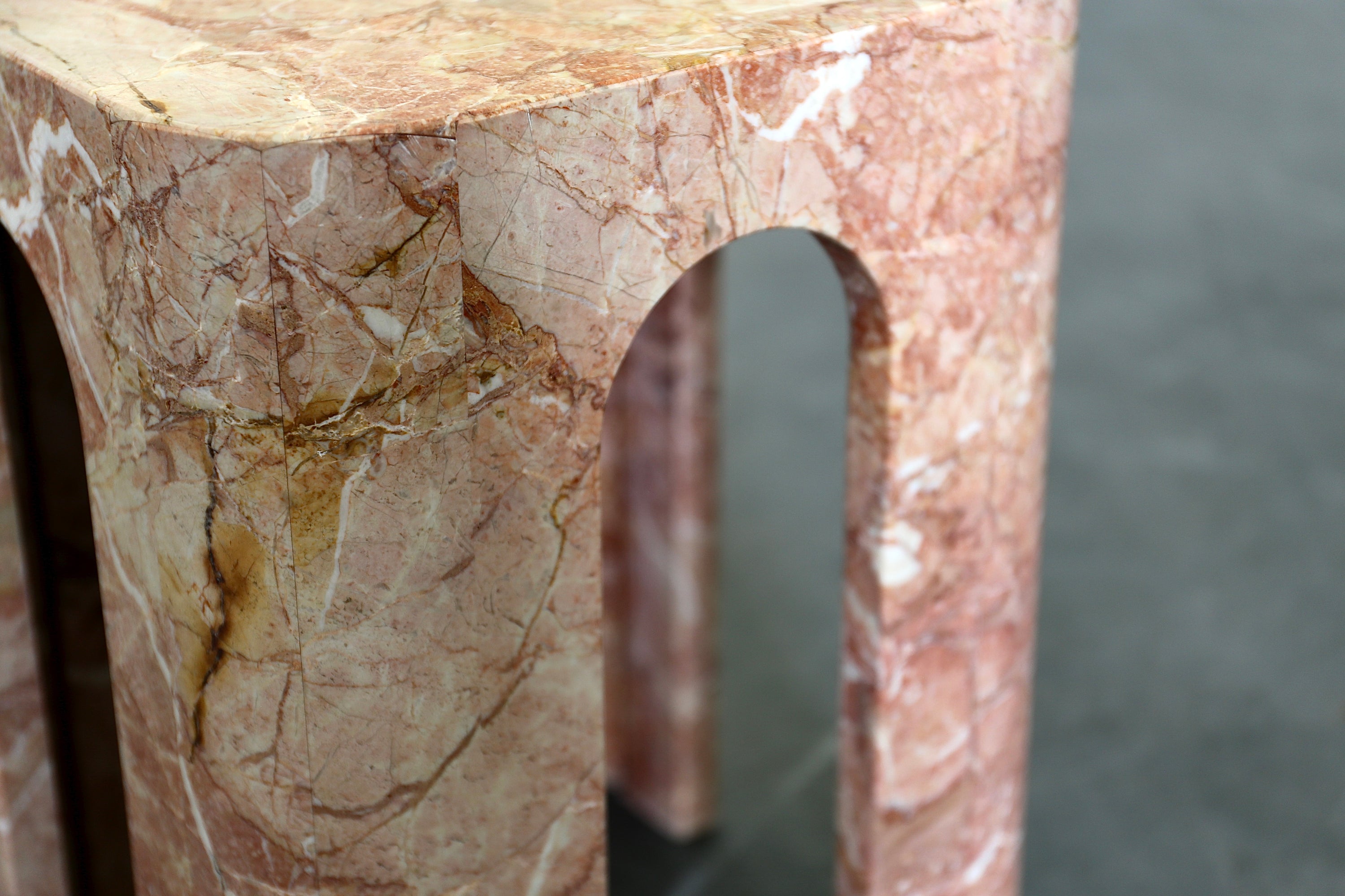 Piccola Arco Pink Tiebero Side Table