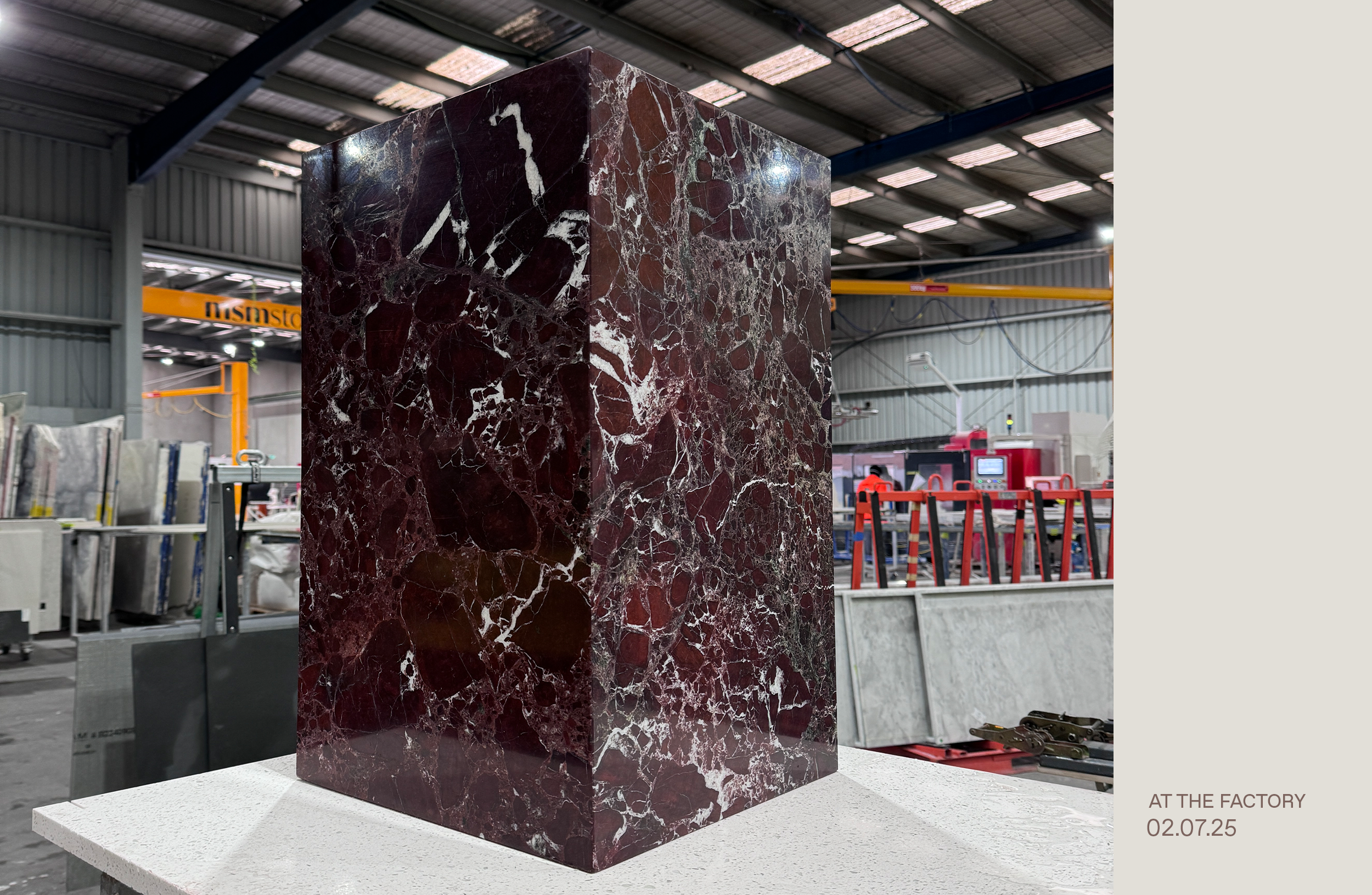 Grande Leggero Rosso Levanto Plinth