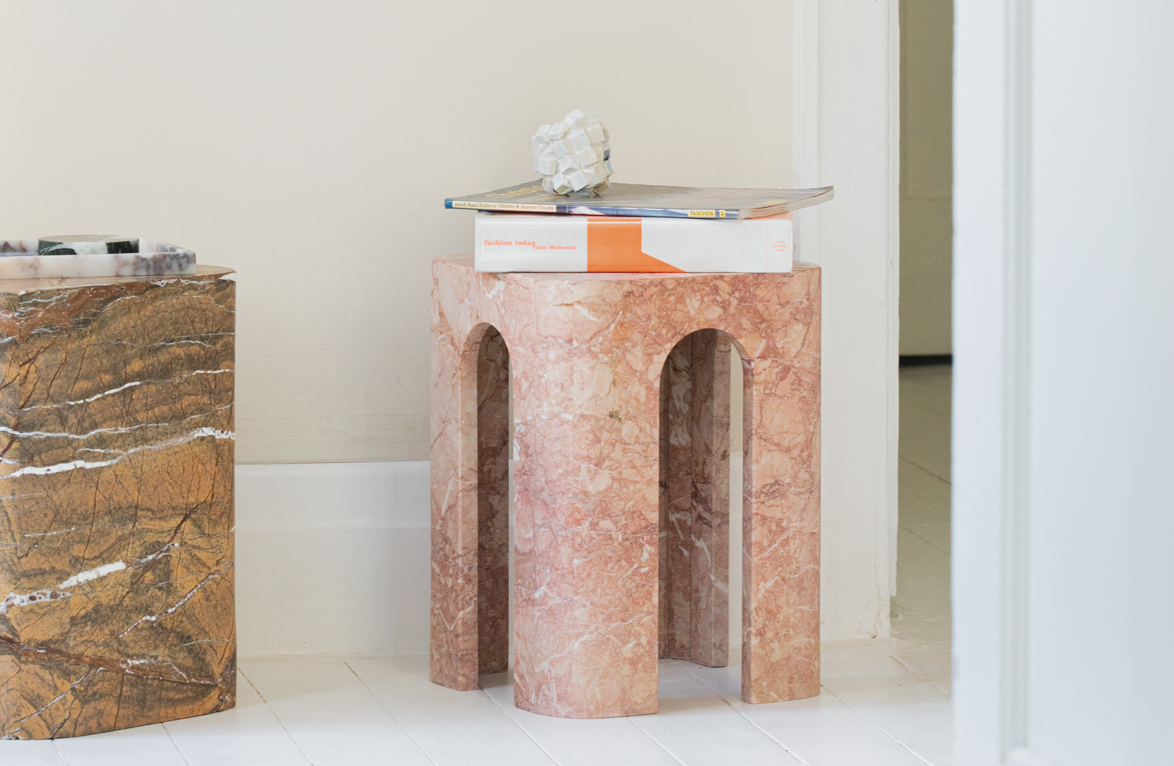 Piccola Arco Pink Tiebero Side Table